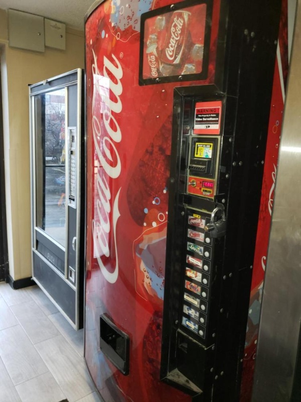 Super 8 by Wyndham Milwaukee Airport image 24