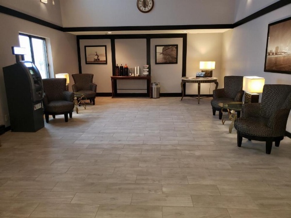 Super 8 by Wyndham Milwaukee Airport image 26