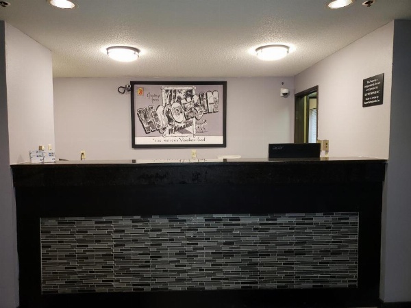 Super 8 by Wyndham Milwaukee Airport image 27