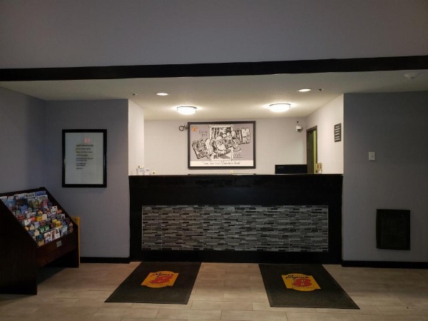 Super 8 by Wyndham Milwaukee Airport image 28